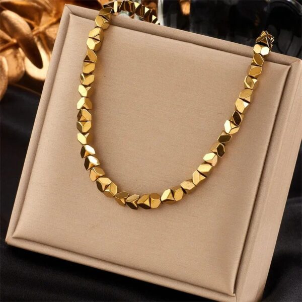 Necklace Gold hexagonal prism